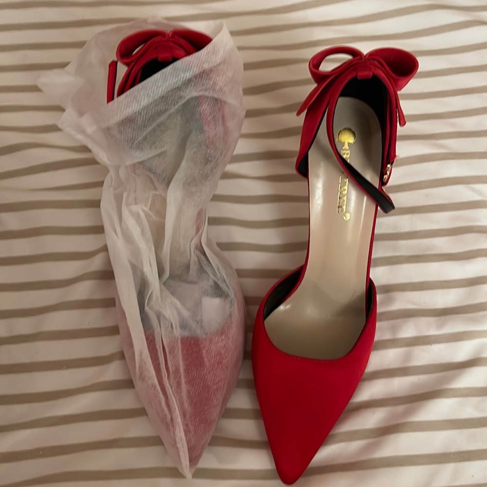 Heels shoes, brand new, un used